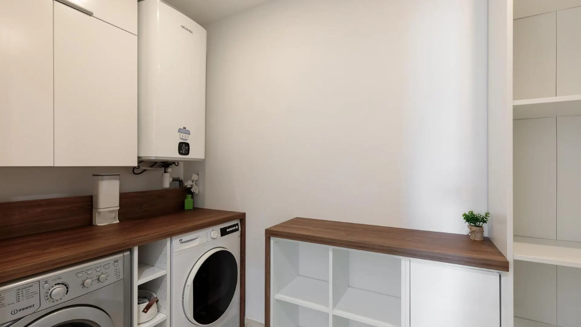 Spacieux Appartement De 114 M2 A 5 Min Des Plages - Proximite Tous Commerces Et Transports Antibes 0*,  France